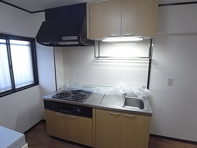 キッチン　３口ガスコンロのシステムキッチン