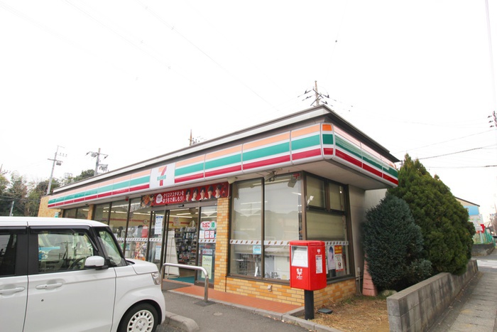 コンビニ　セブンイレブン（コンビニ）まで210m