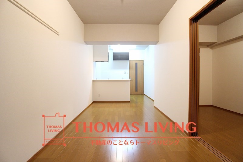 居室・リビング　広々した縦長の空間です。