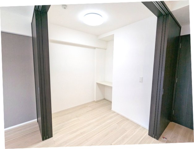 その他共有部分　2.6帖洋室、デスクワーク可能な棚付き、ドアを開放して広いリ