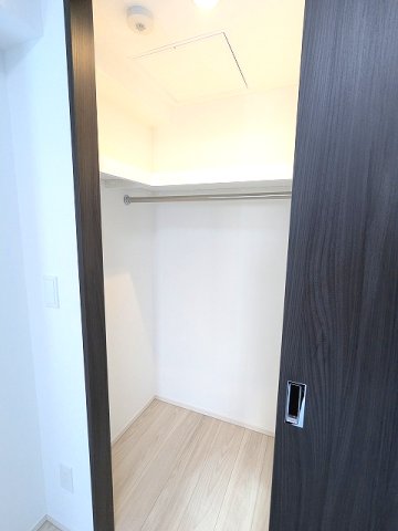 収納　リビングと離れた4.5帖洋室 ウォークインクローゼット