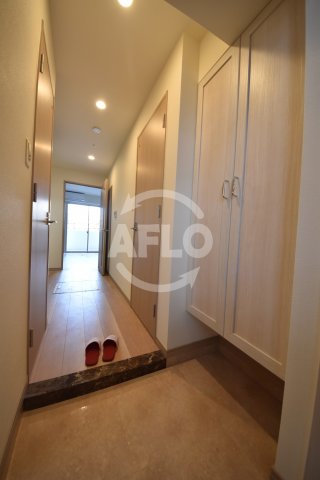 玄関　La Douceur九条　玄関スペース