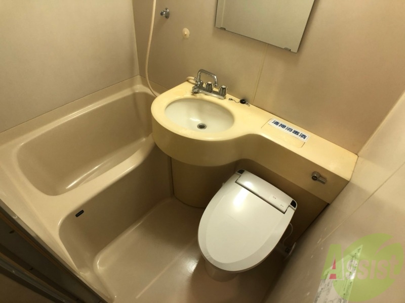 バス・シャワールーム　ユニットバスです。疲れを癒すのに欠かせませんね！