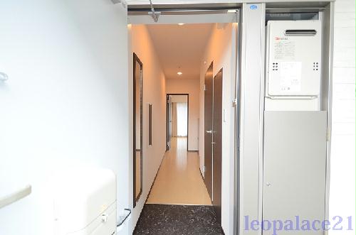 玄関　設備仕様は号室により異なる為、現況を優先致します。