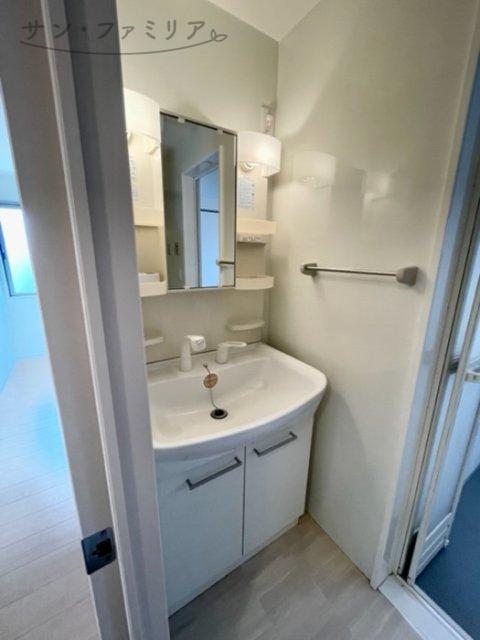 洗面設備　同一物件別部屋写真