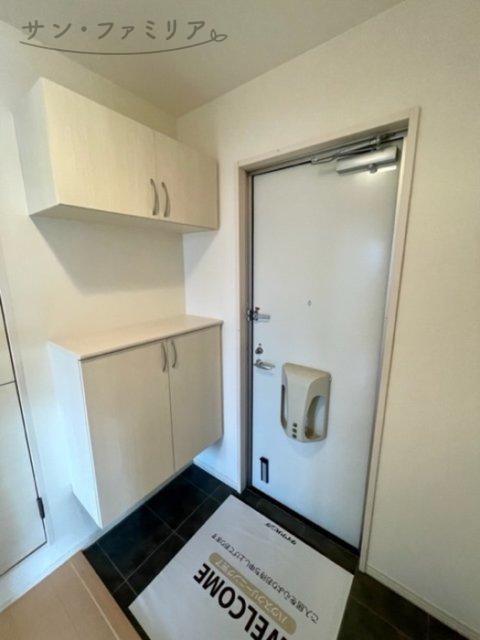 玄関　同一物件別部屋写真