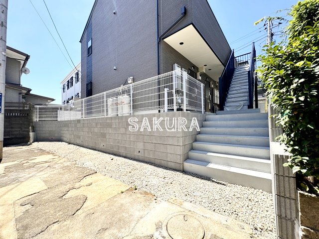 エントランス　お洒落な建物デザイン♪