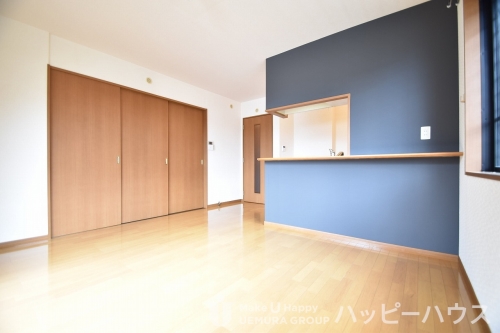 居室・リビング　同タイプの異なる部屋のお写真です。現況優先でお願いします。