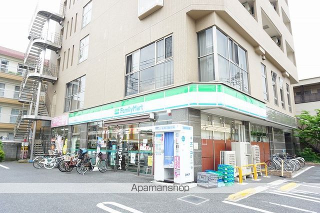 コンビニ　ファミリーマート戸田駅西口店（コンビニ）まで245m