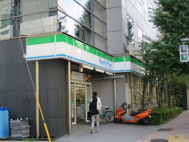コンビニ　ファミリーマート江戸川橋駅西店（コンビニ）まで311m