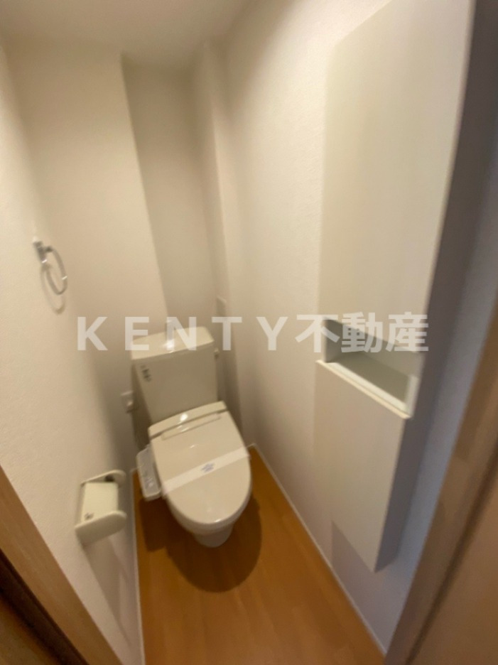 トイレ　落ち着いた色調のトイレです