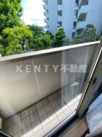 バルコニー　外からの目が気にならないバルコニーで洗濯物が干せます