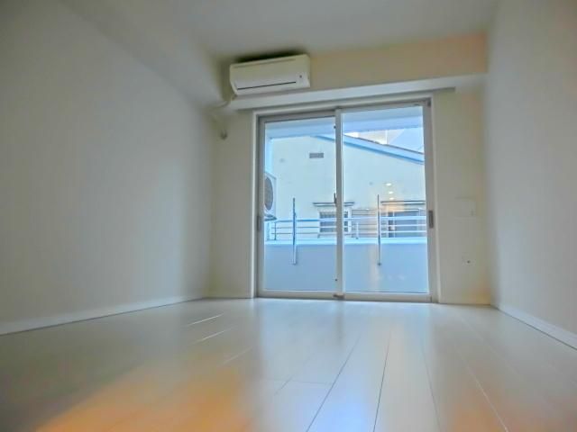 居室・リビング　８．１帖居室