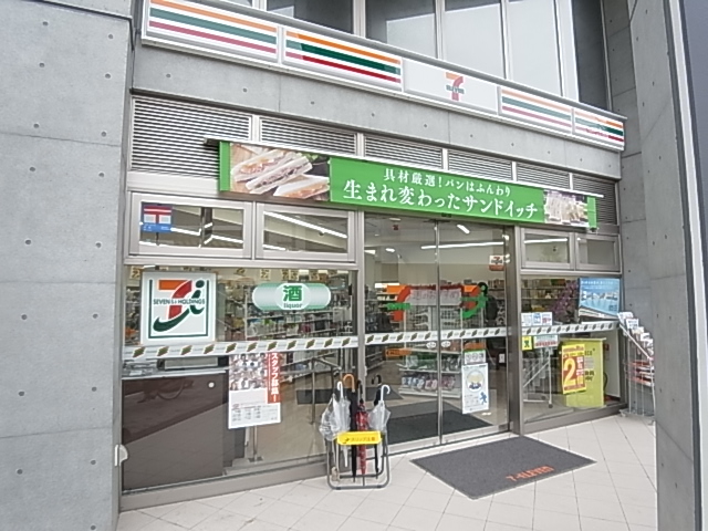 コンビニ　セブンイレブン 足立五反野駅前店（コンビニ）まで368m