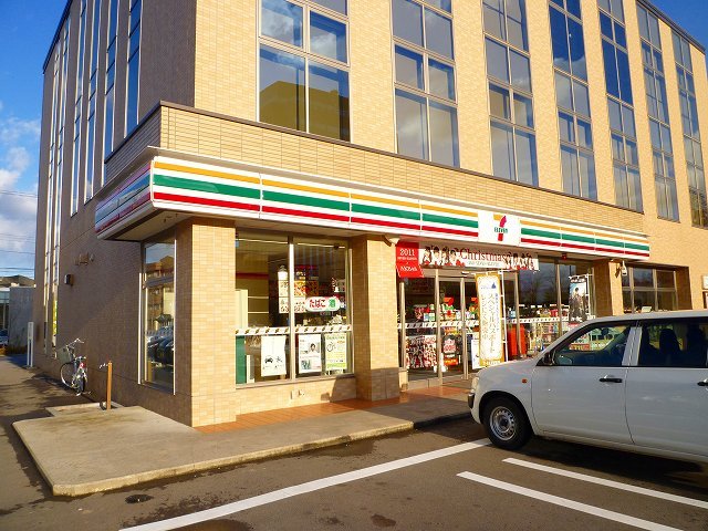 コンビニ　セブンイレブン金沢石川県庁前（コンビニ）まで600m