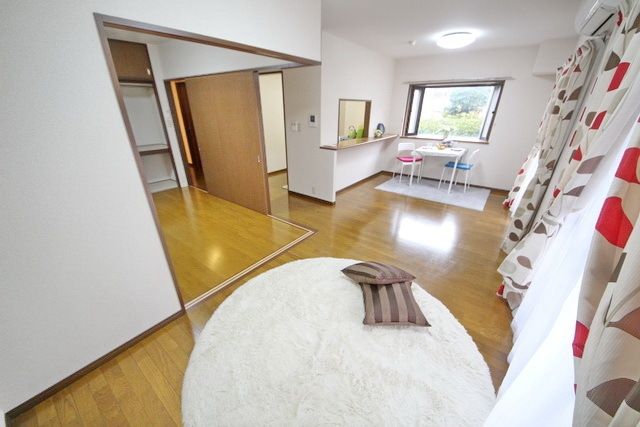 居室・リビング　家具や小物等は付属いたしません。