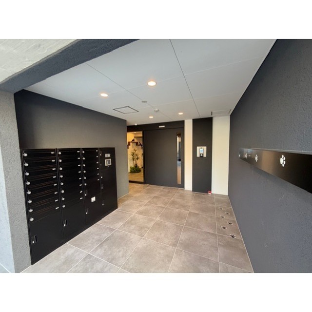 エントランス　ゆとりのあるエントランスです