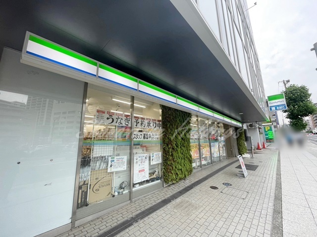 コンビニ　ファミリーマート 横浜岡野一丁目店（コンビニ）まで123m