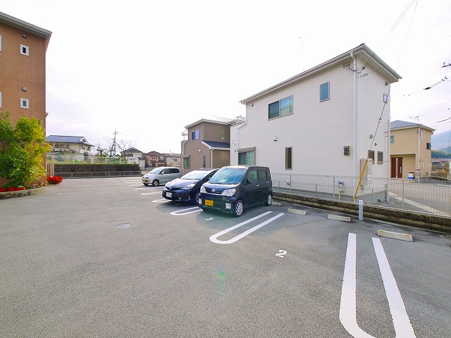 駐車場　車をお持ちの方に嬉しい駐車場付きの物件です