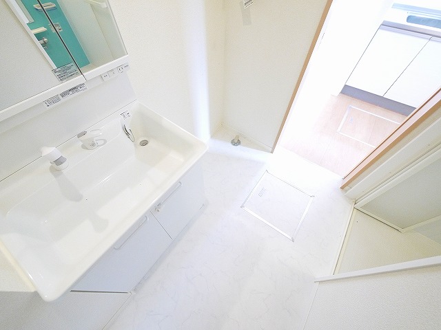 洗面設備　スペースが確保できる洗面所です