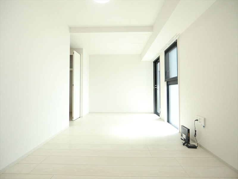 その他部屋・スペース　洋室9.3帖　クローゼット付　エアコン完備　バルコニー