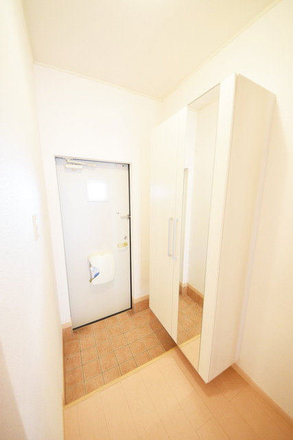 玄関　☆鏡付きの靴箱があります☆別部屋参照☆