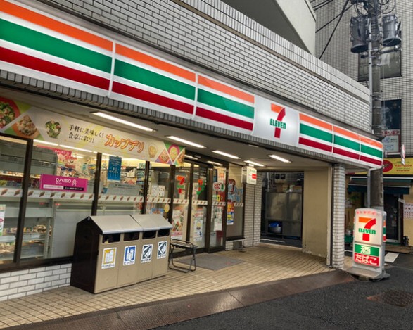 コンビニ　セブンイレブン魚籃坂店（コンビニ）まで231m