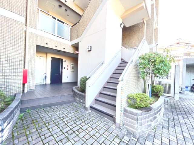 エントランス　詳細は、RISUMO江坂本店までお問合せください♪