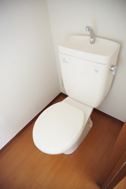 トイレ　同タイプ（２０５号室）の写真です