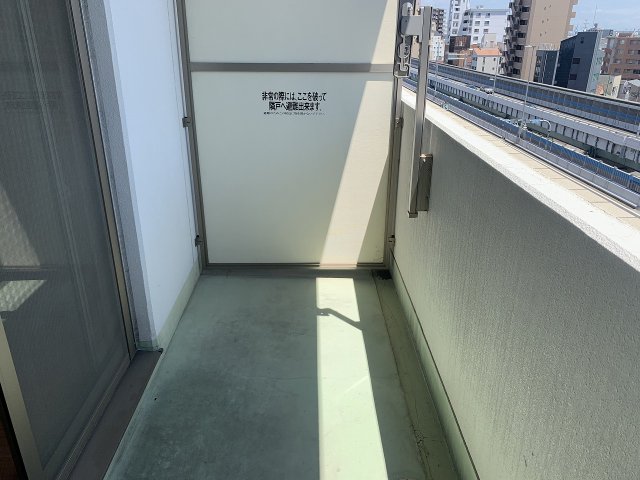 バルコニー　外からの目が気にならないバルコニーで洗濯物が干せます