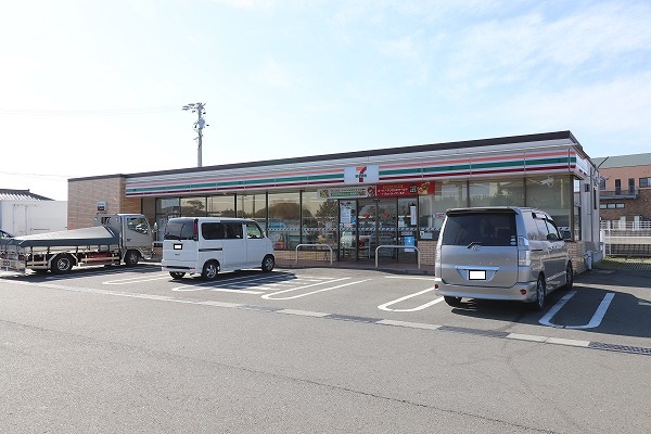 コンビニ　セブンイレブン 吉田神戸店（コンビニ）まで666m