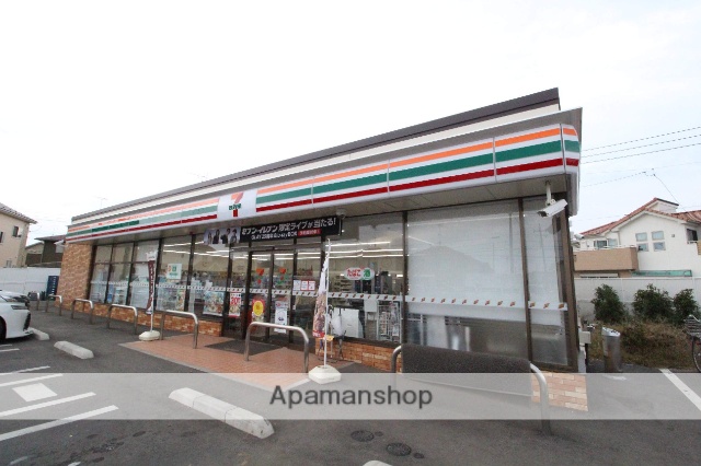 コンビニ　セブンイレブン（コンビニ）まで330m