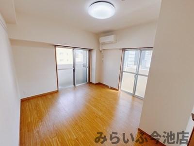 居室・リビング　8帖