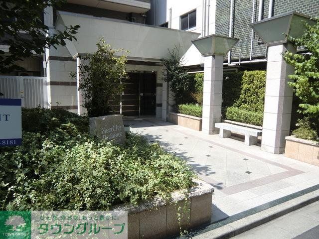 建物外観　★緑あふれるエントランス★