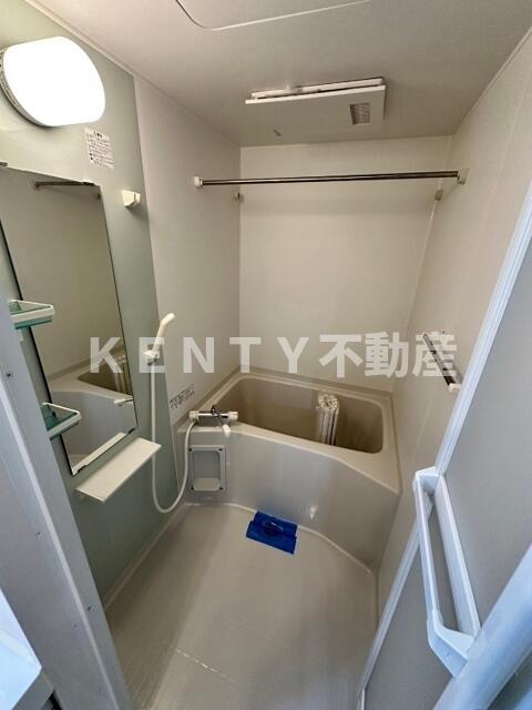 バス・シャワールーム　コンパクトで使いやすいお風呂です