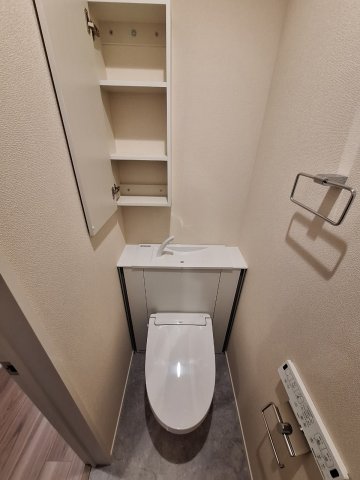 トイレ　温水洗浄便座