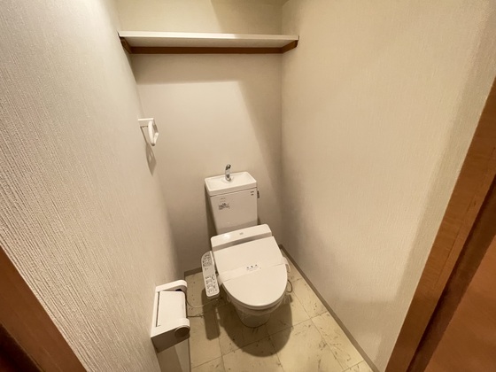 トイレ　※別号室の写真です