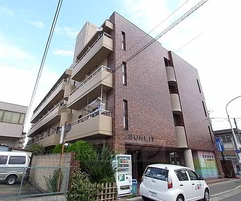 建物外観　東と西向きのベランダで日当たり良好です。