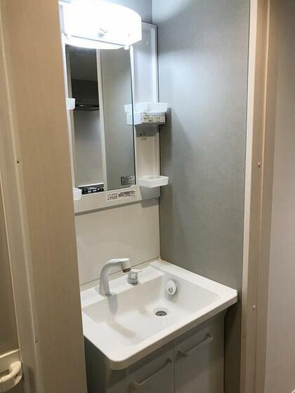 洗面設備　※別号室の写真のため現況と少し異なります