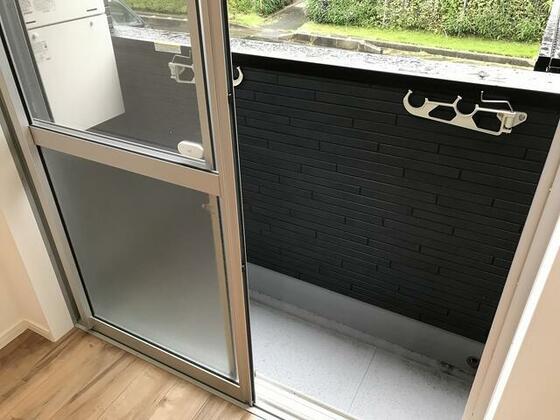 バルコニー　※別号室の写真のため現況と少し異なります