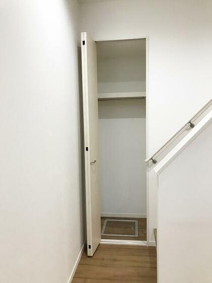 収納　※別号室の写真のため現況と少し異なります