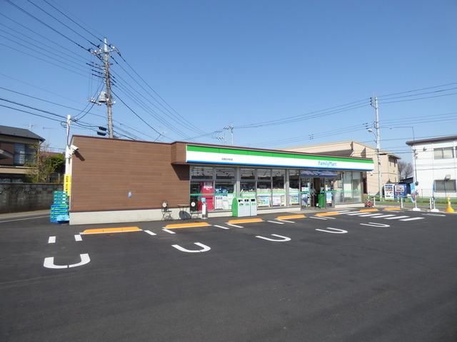 コンビニ　ファミリーマート（コンビニ）まで800m
