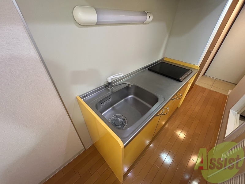 キッチン　システムキッチンなのですぐにでもお使いになれます。