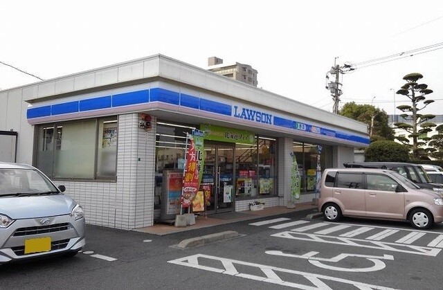 コンビニ　ローソン小倉富士見二丁目店（コンビニ）まで386m