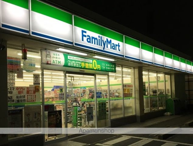 コンビニ　ファミリーマート（コンビニ）まで447m