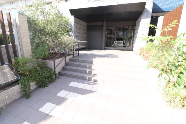 エントランス　明るいエントランス