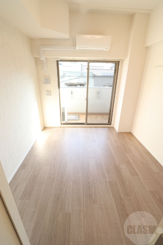 居室・リビング　６．４洋室です