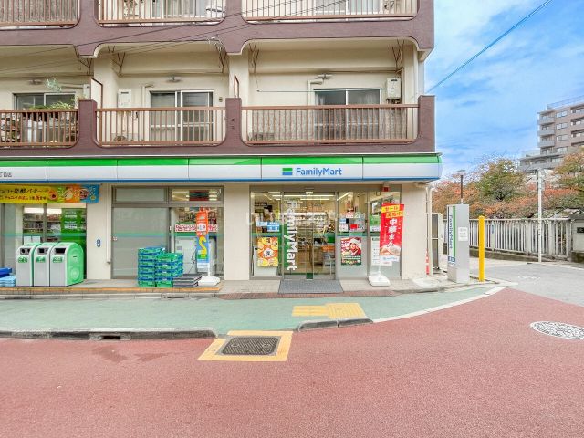 コンビニ　ファミリーマート東中野５丁目店（コンビニ）まで210m
