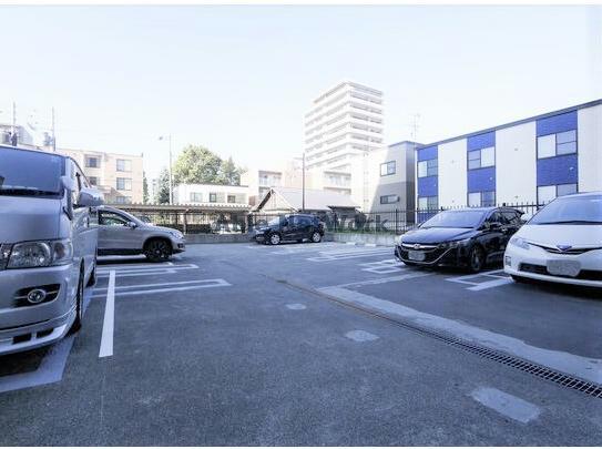 駐車場　駐車場