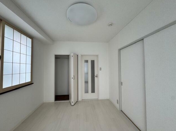 居室・リビング　最上階・角部屋・三面採光☆